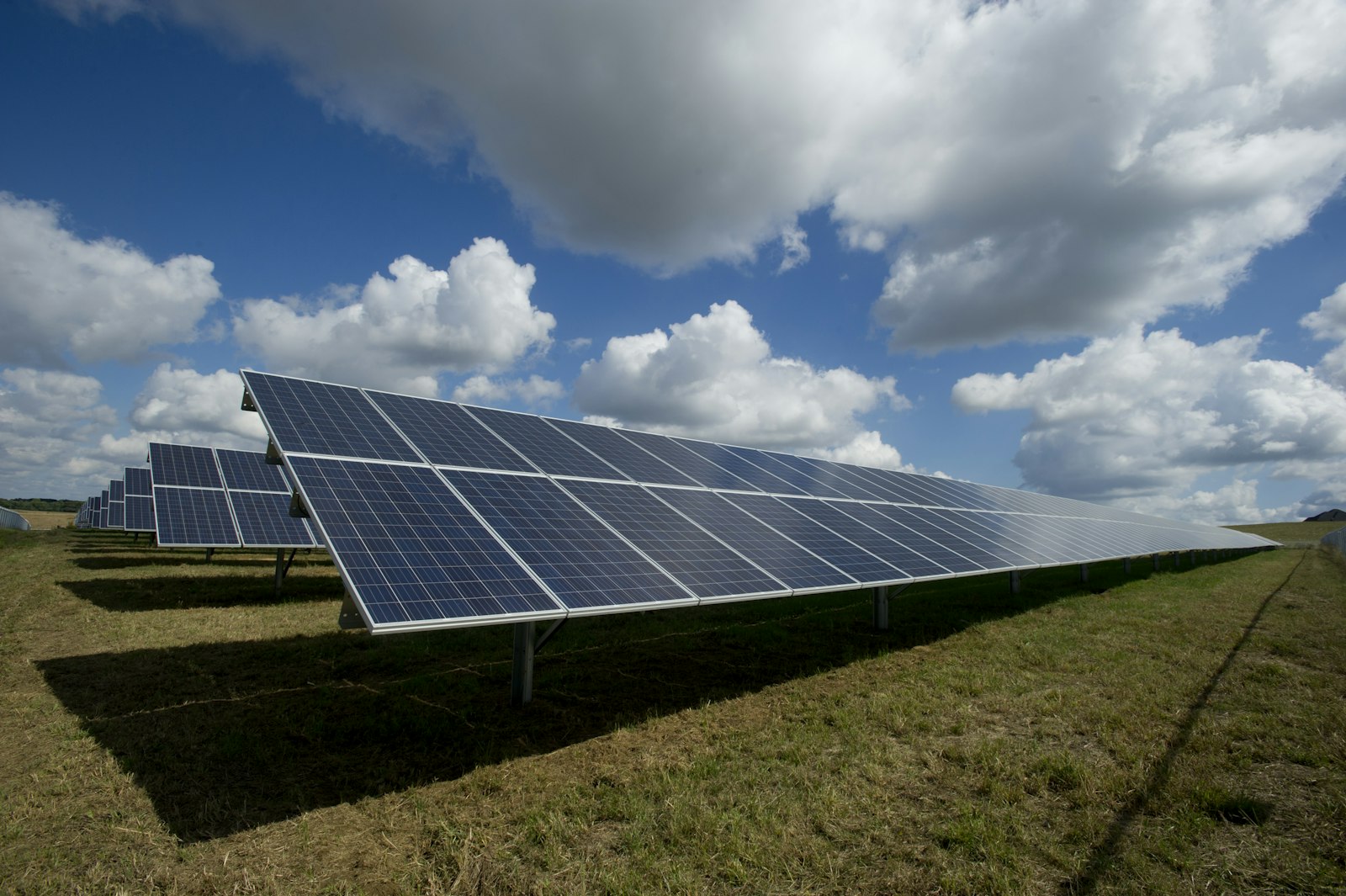 Fotovoltaické panely — fotovoltaika, elektroinstalace, ostraha
